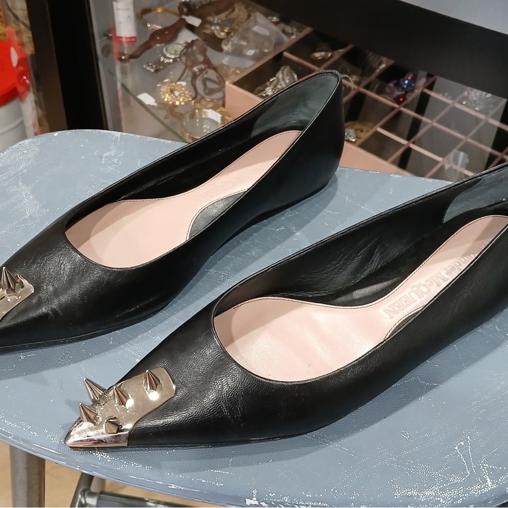 Alexander McQueen Black Flats with Silver Spikes - Picture 4 of 6
